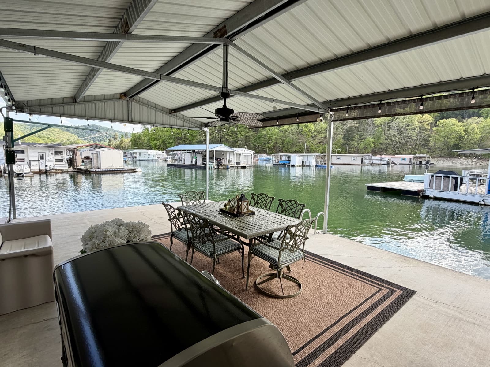 2002 Custom 20 x 53 Floating Cabin - Approx 999/sqft - Photo 87