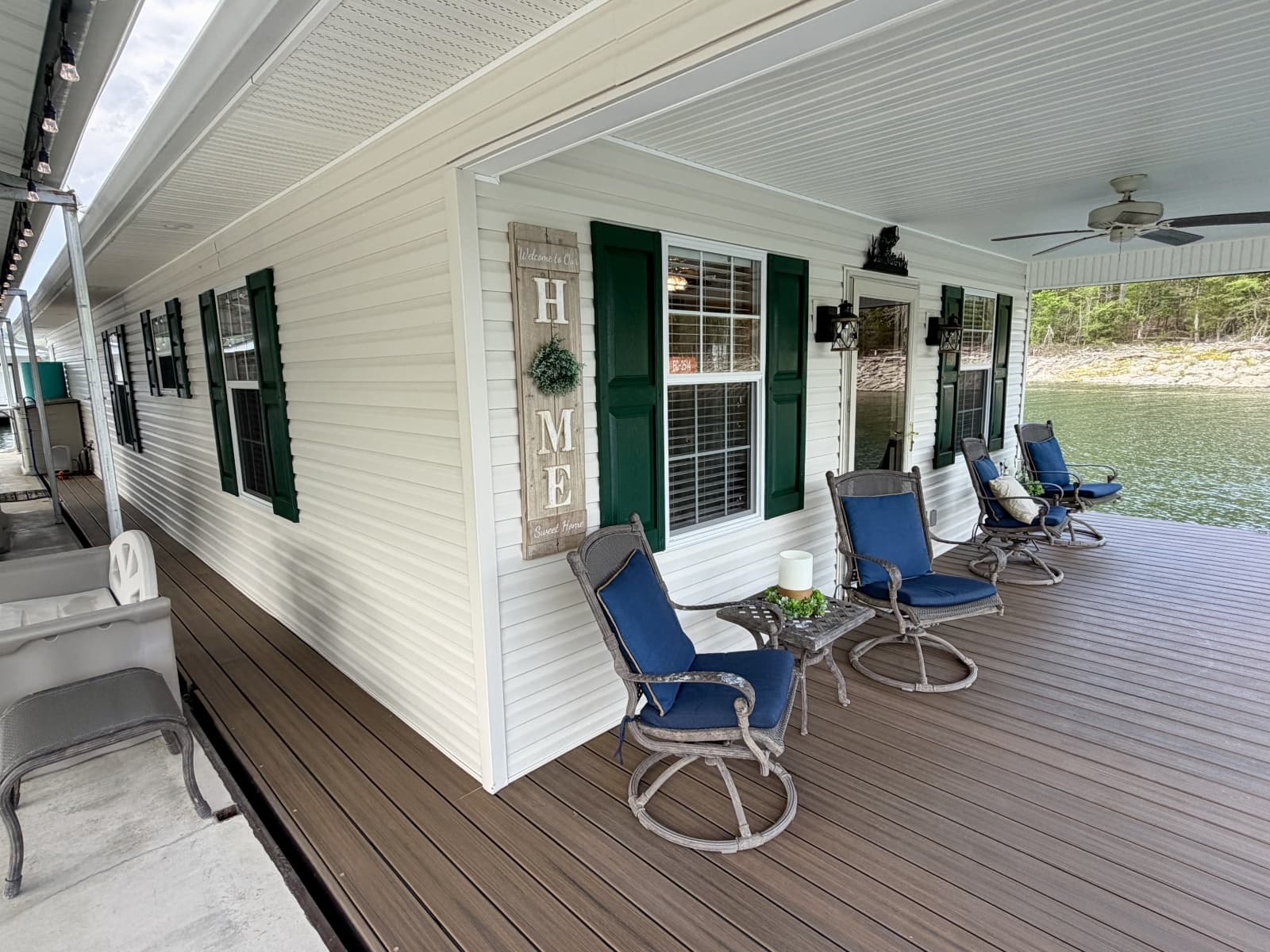2002 Custom 20 x 53 Floating Cabin - Approx 999/sqft - Photo 21