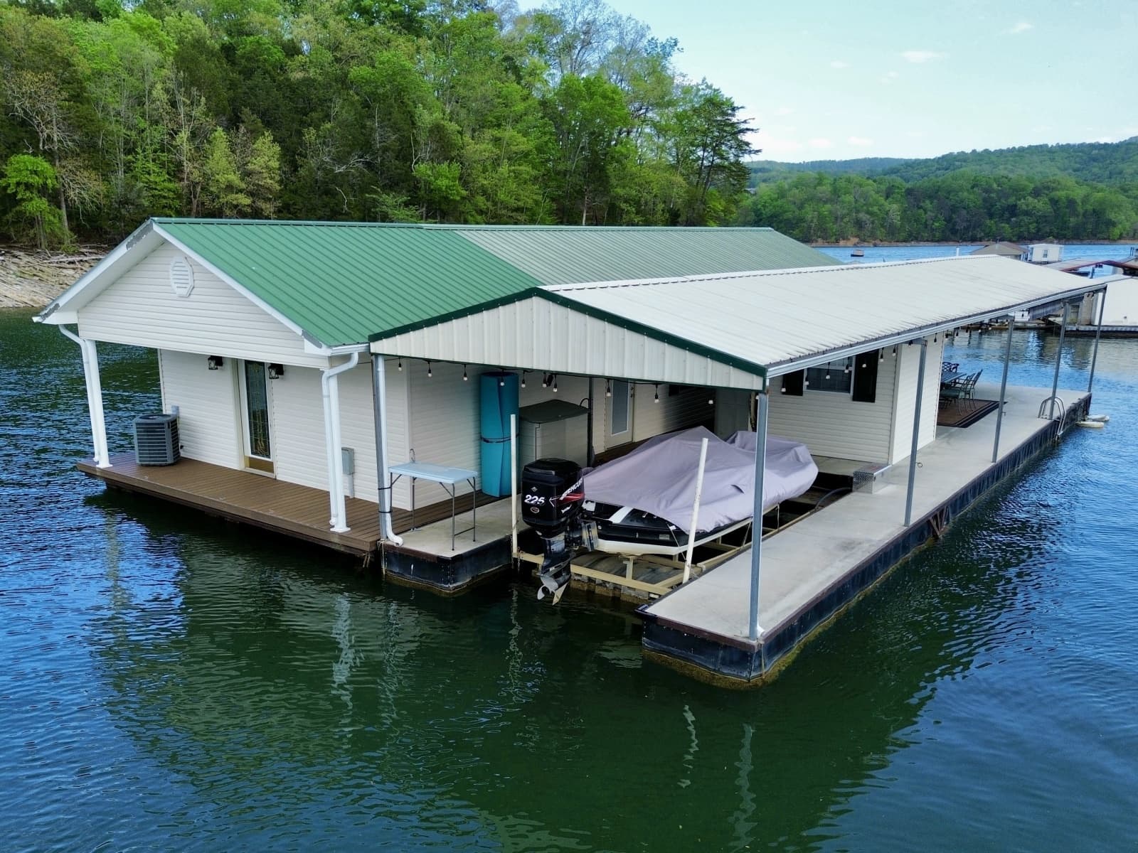 2002 Custom 20 x 53 Floating Cabin - Approx 999/sqft - Photo 12