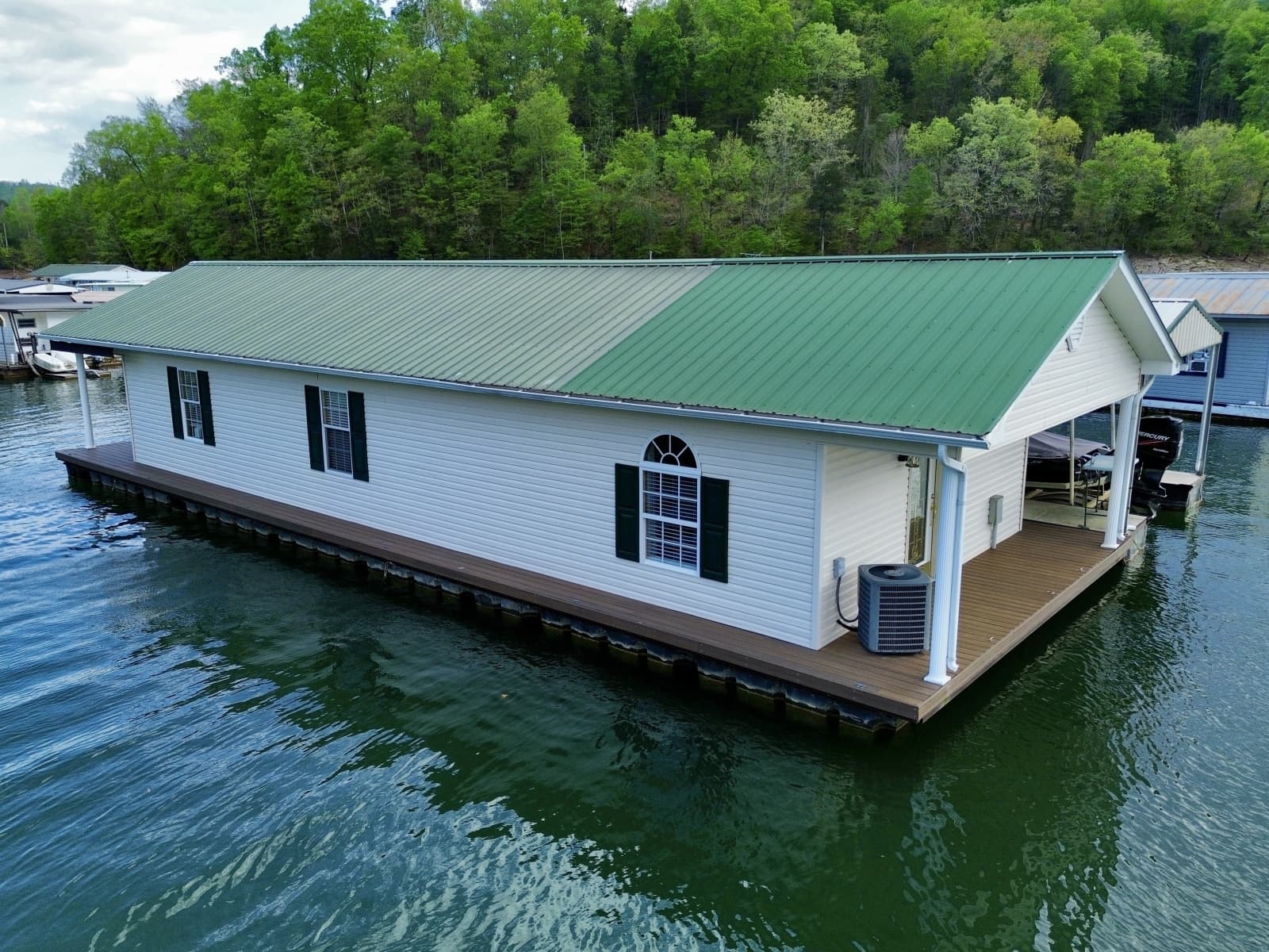 2002 Custom 20 x 53 Floating Cabin - Approx 999/sqft - Photo 9