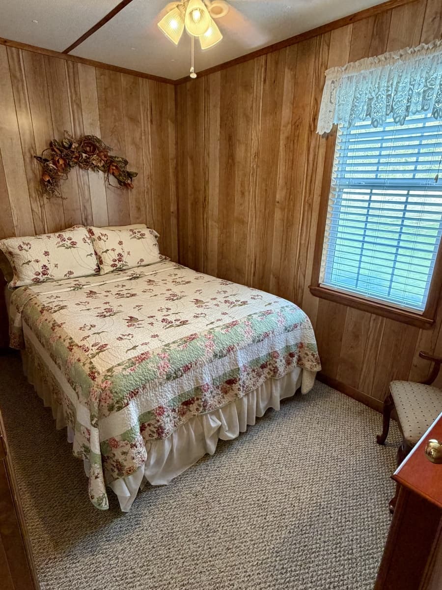 2002 Custom 20 x 53 Floating Cabin - Approx 999/sqft - Photo 47