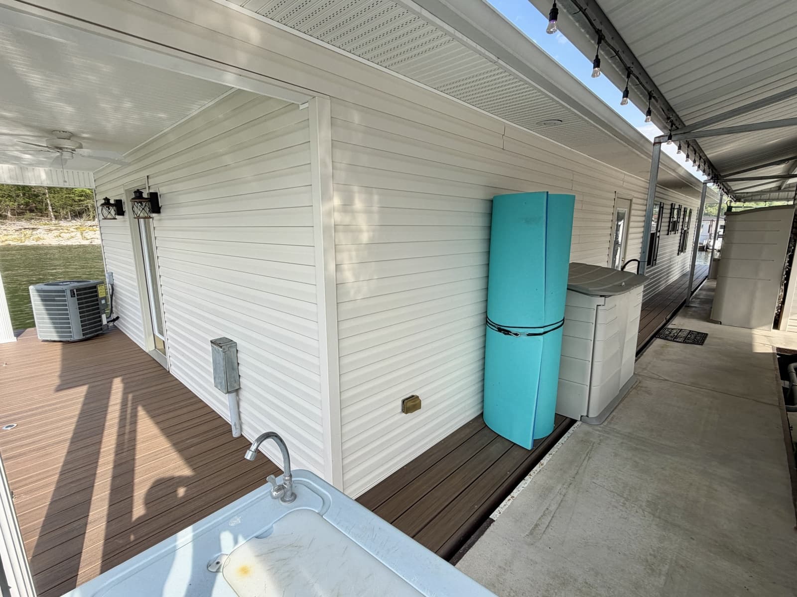 2002 Custom 20 x 53 Floating Cabin - Approx 999/sqft - Photo 82