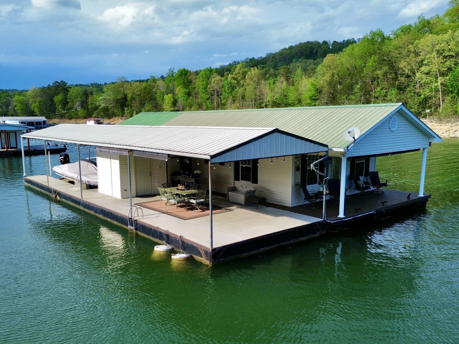 2002 Custom 20 x 53 Floating Cabin - Approx 999/sqft - Photo 2
