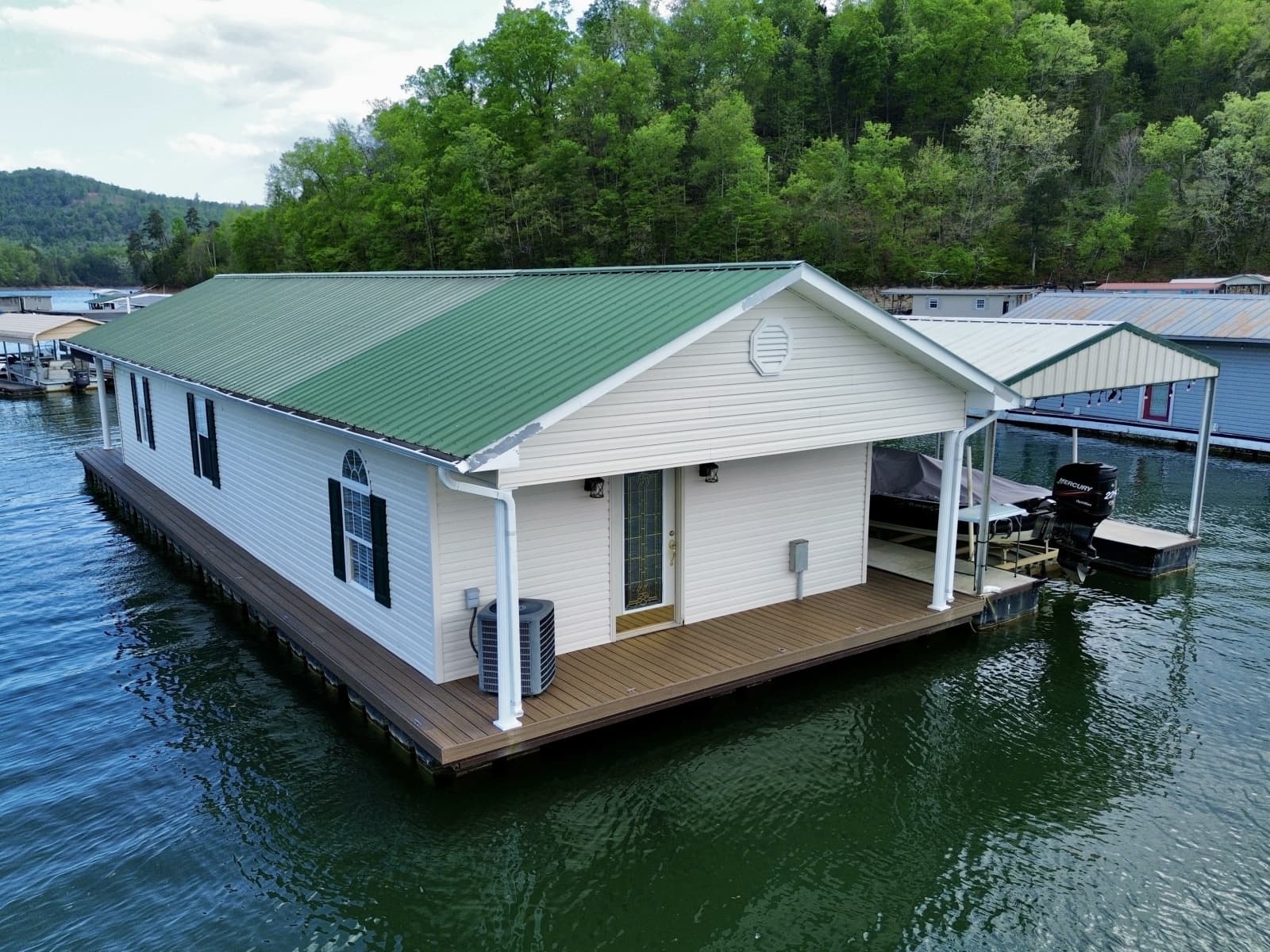 2002 Custom 20 x 53 Floating Cabin - Approx 999/sqft - Photo 10