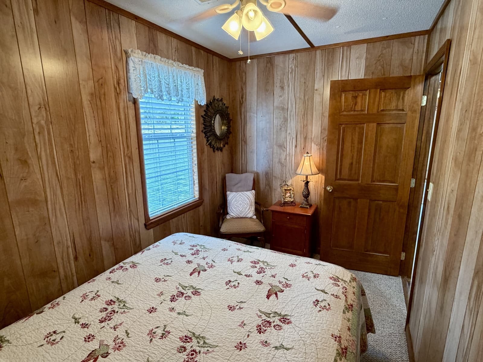 2002 Custom 20 x 53 Floating Cabin - Approx 999/sqft - Photo 52