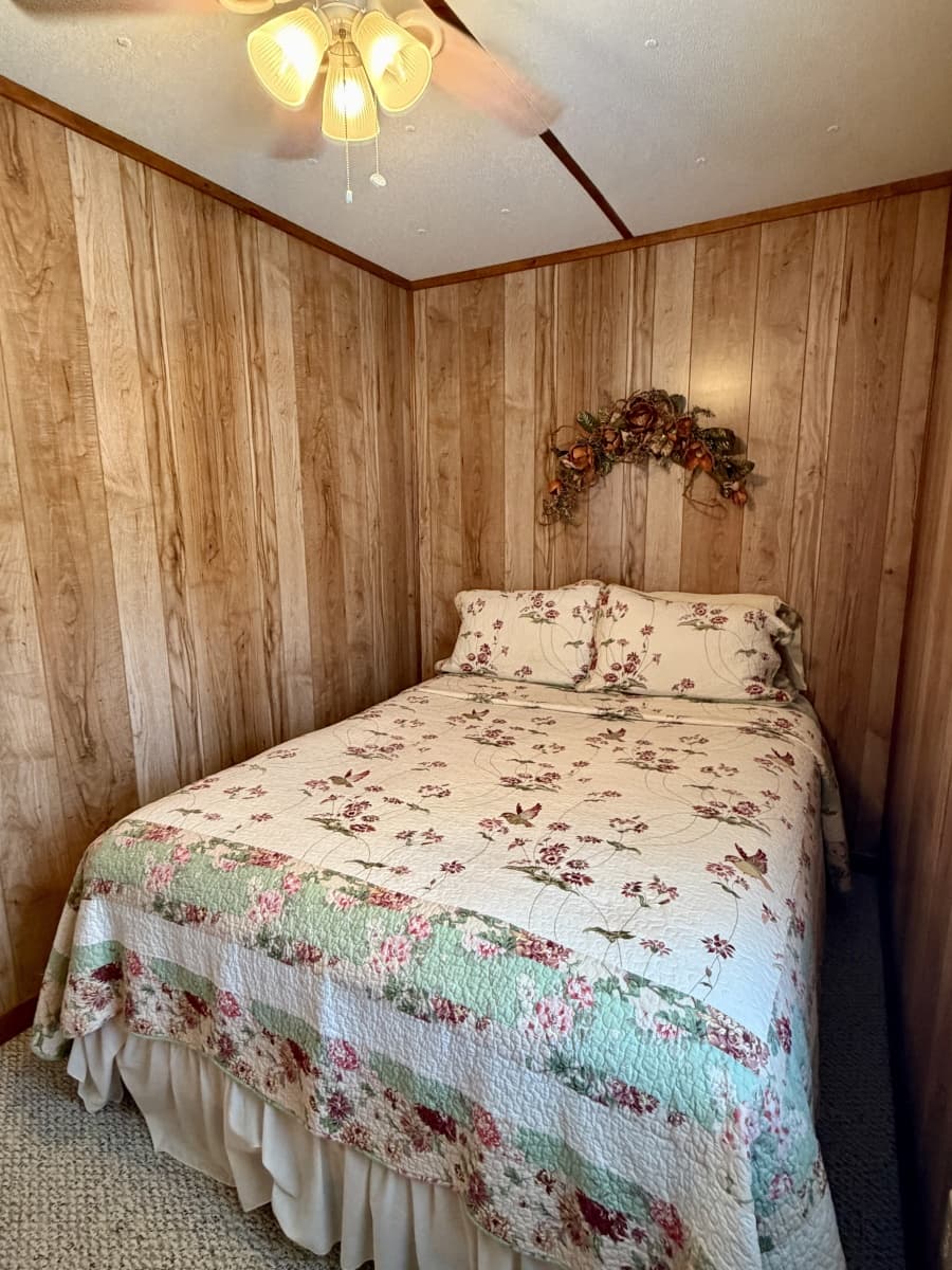 2002 Custom 20 x 53 Floating Cabin - Approx 999/sqft - Photo 50