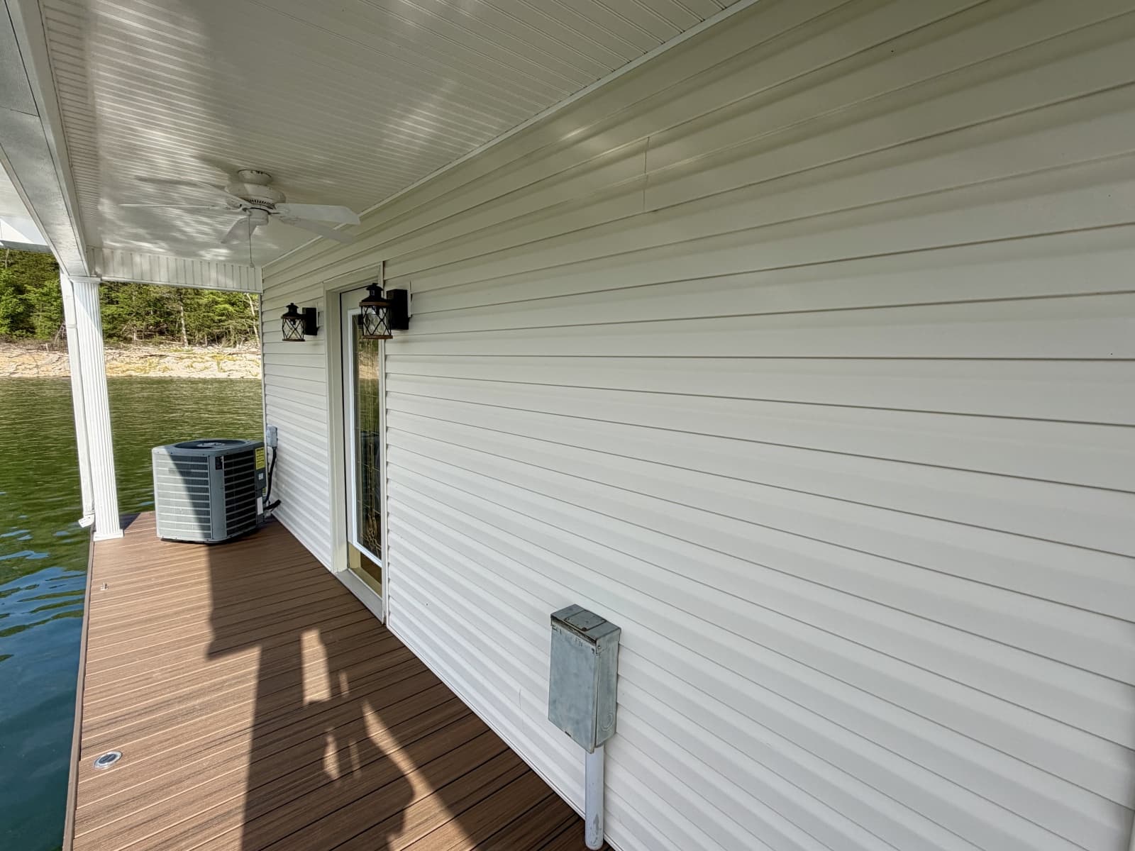 2002 Custom 20 x 53 Floating Cabin - Approx 999/sqft - Photo 98