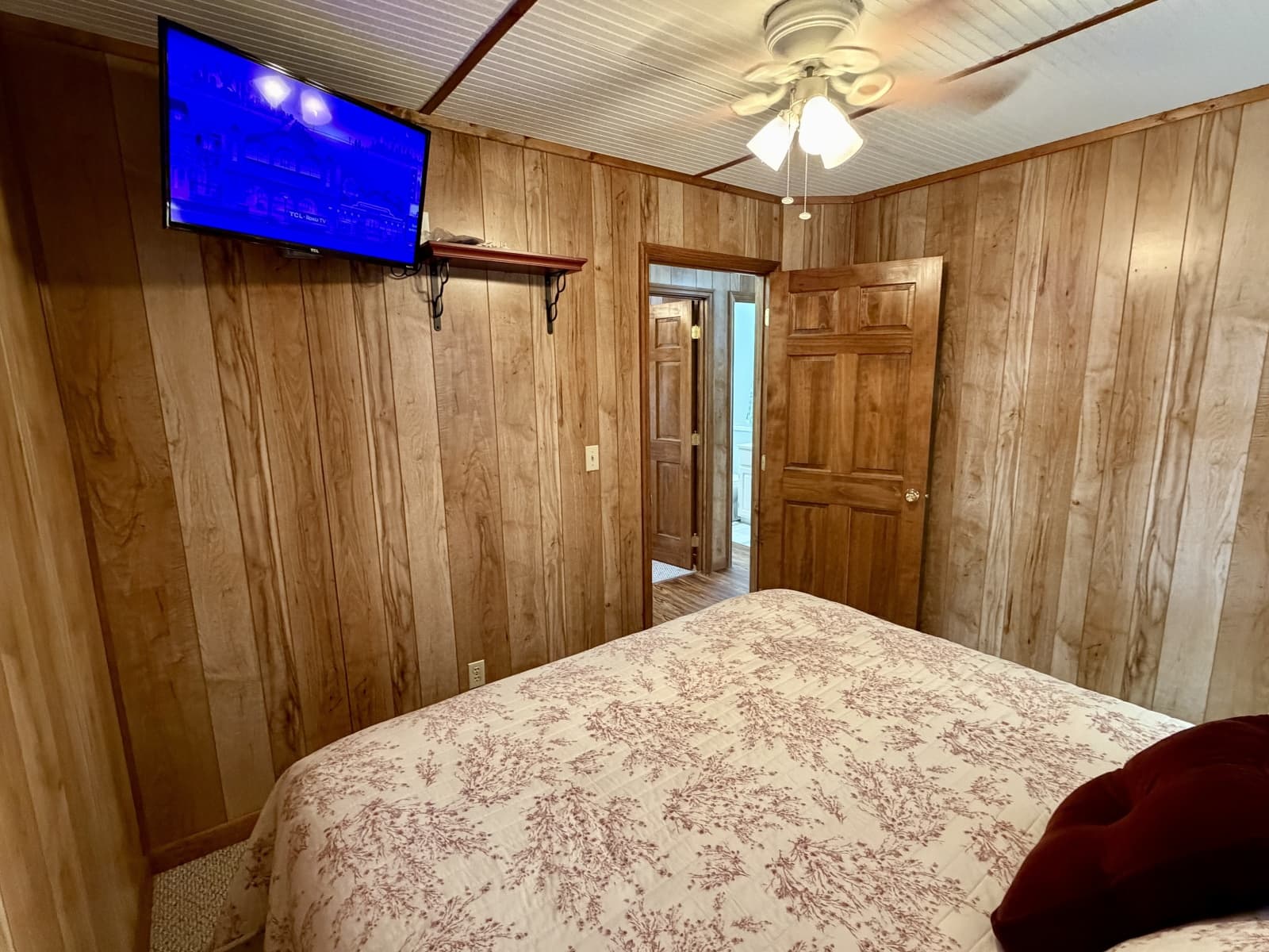 2002 Custom 20 x 53 Floating Cabin - Approx 999/sqft - Photo 57