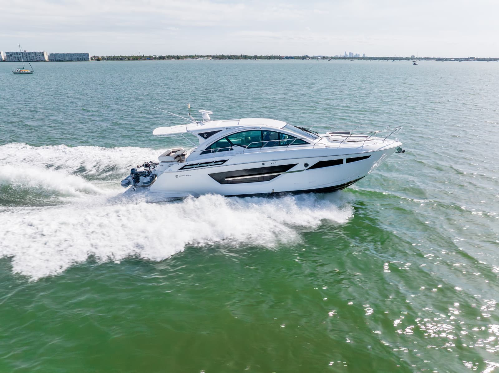 2018 Cruisers Yachts 50 CANTIUS - Photo 10
