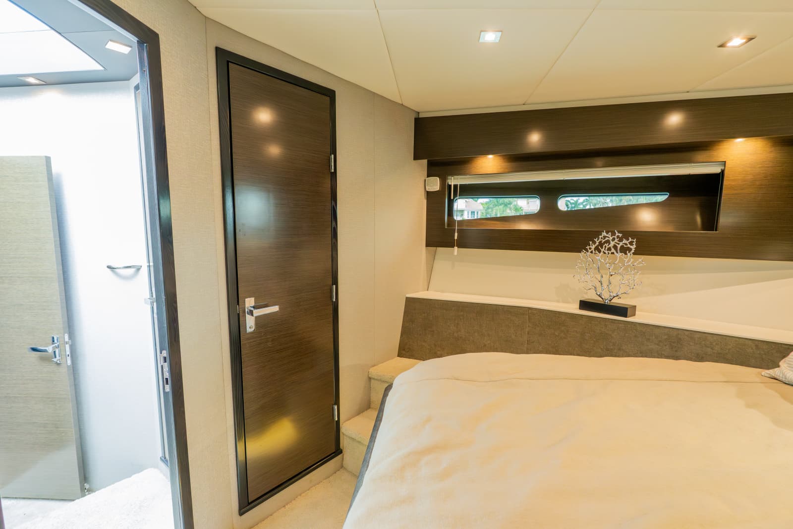 2018 Cruisers Yachts 50 CANTIUS - Photo 71
