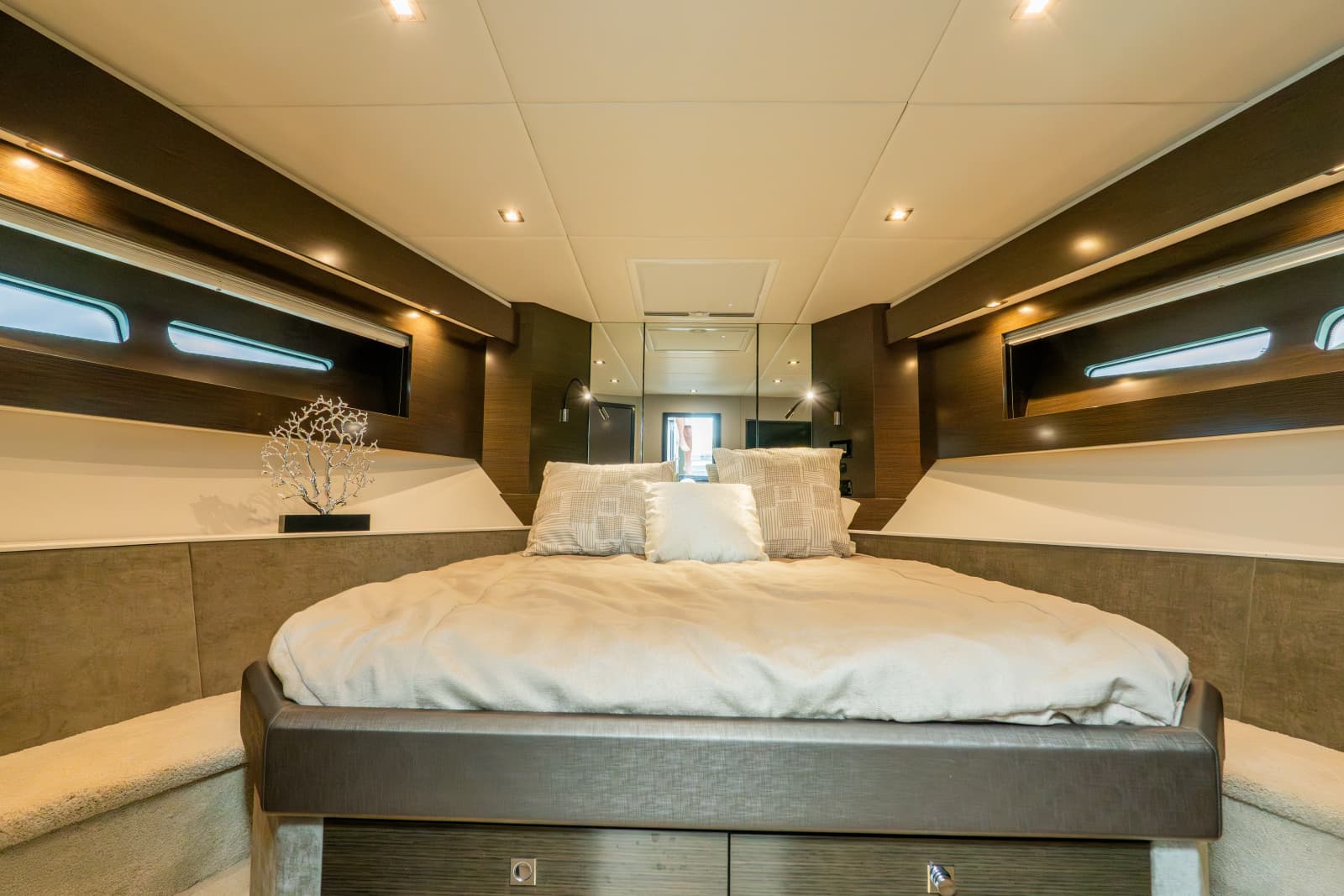 2018 Cruisers Yachts 50 CANTIUS - Photo 68