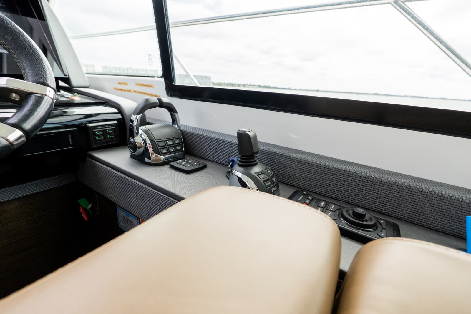 2018 Cruisers Yachts 50 CANTIUS - Photo 45