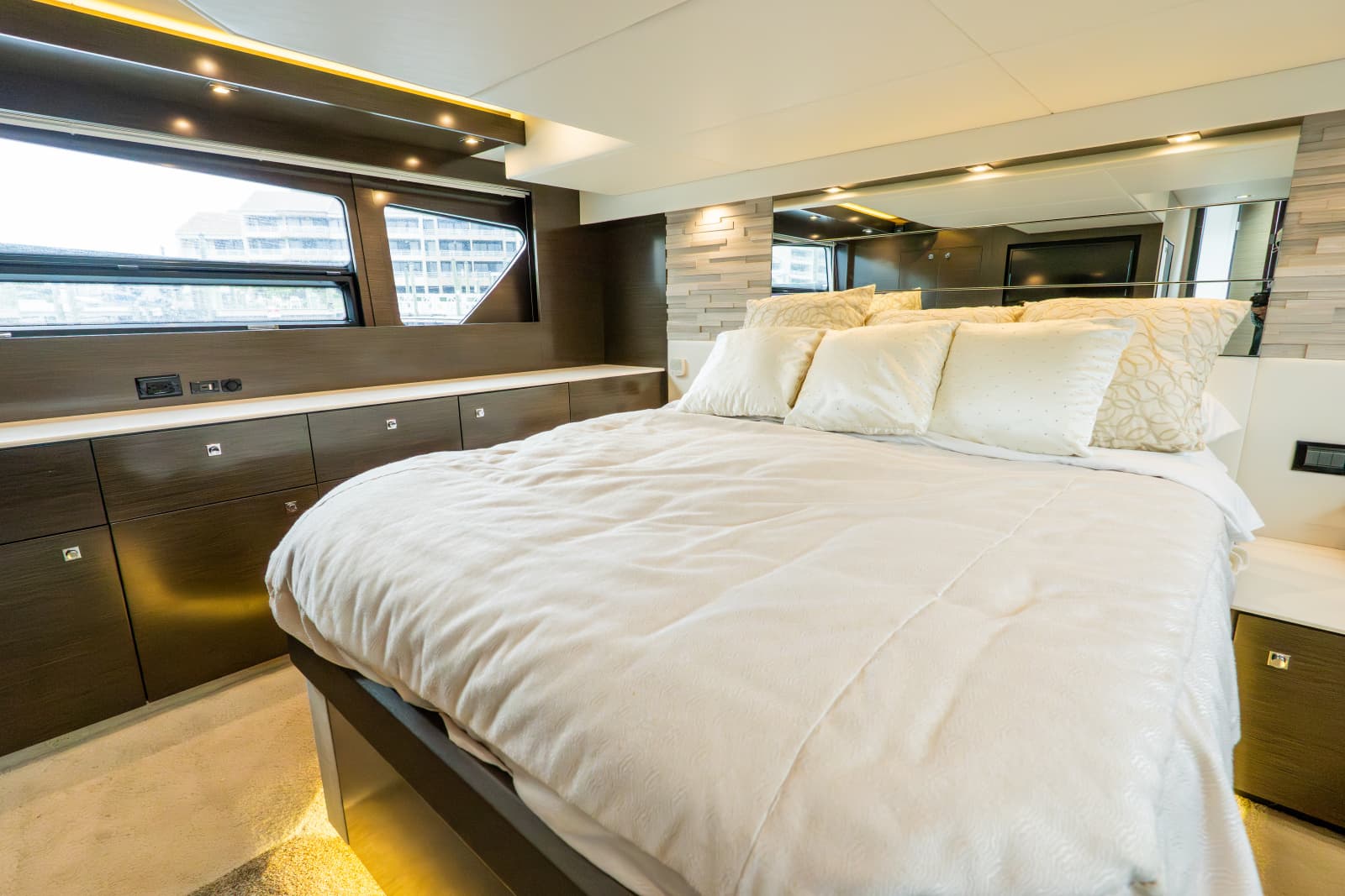 2018 Cruisers Yachts 50 CANTIUS - Photo 60
