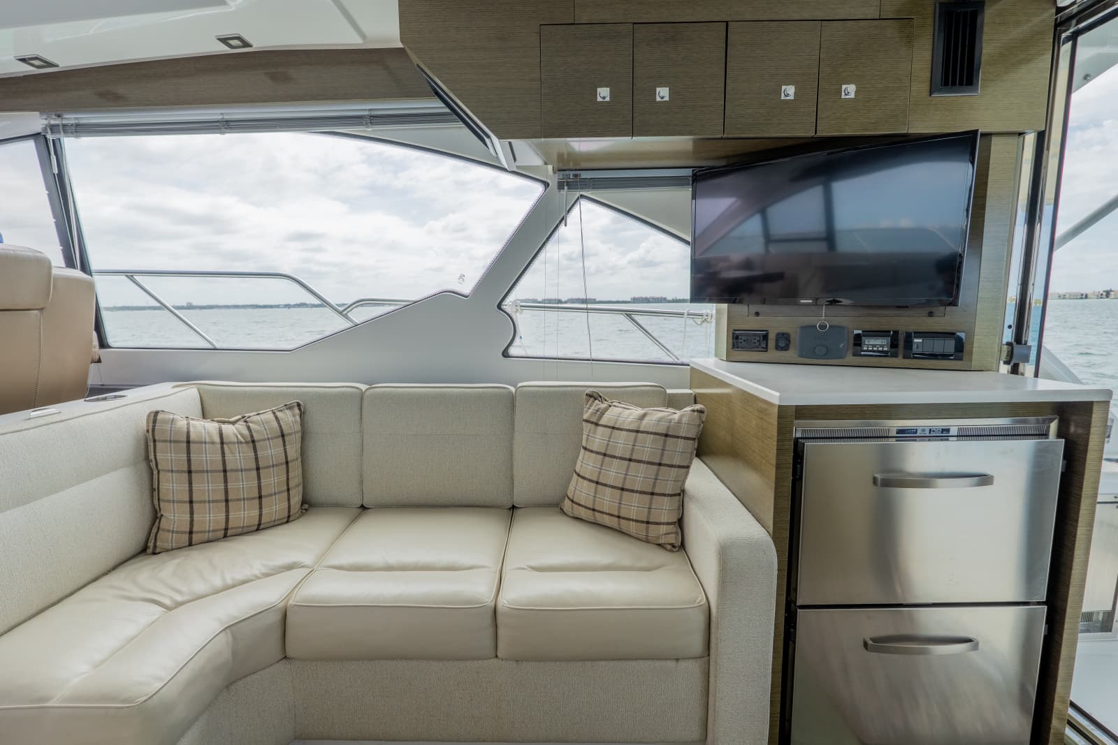 2018 Cruisers Yachts 50 CANTIUS - Photo 35