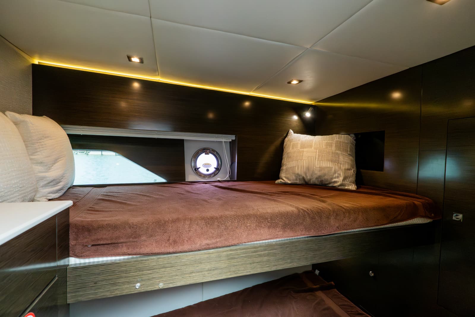 2018 Cruisers Yachts 50 CANTIUS - Photo 51