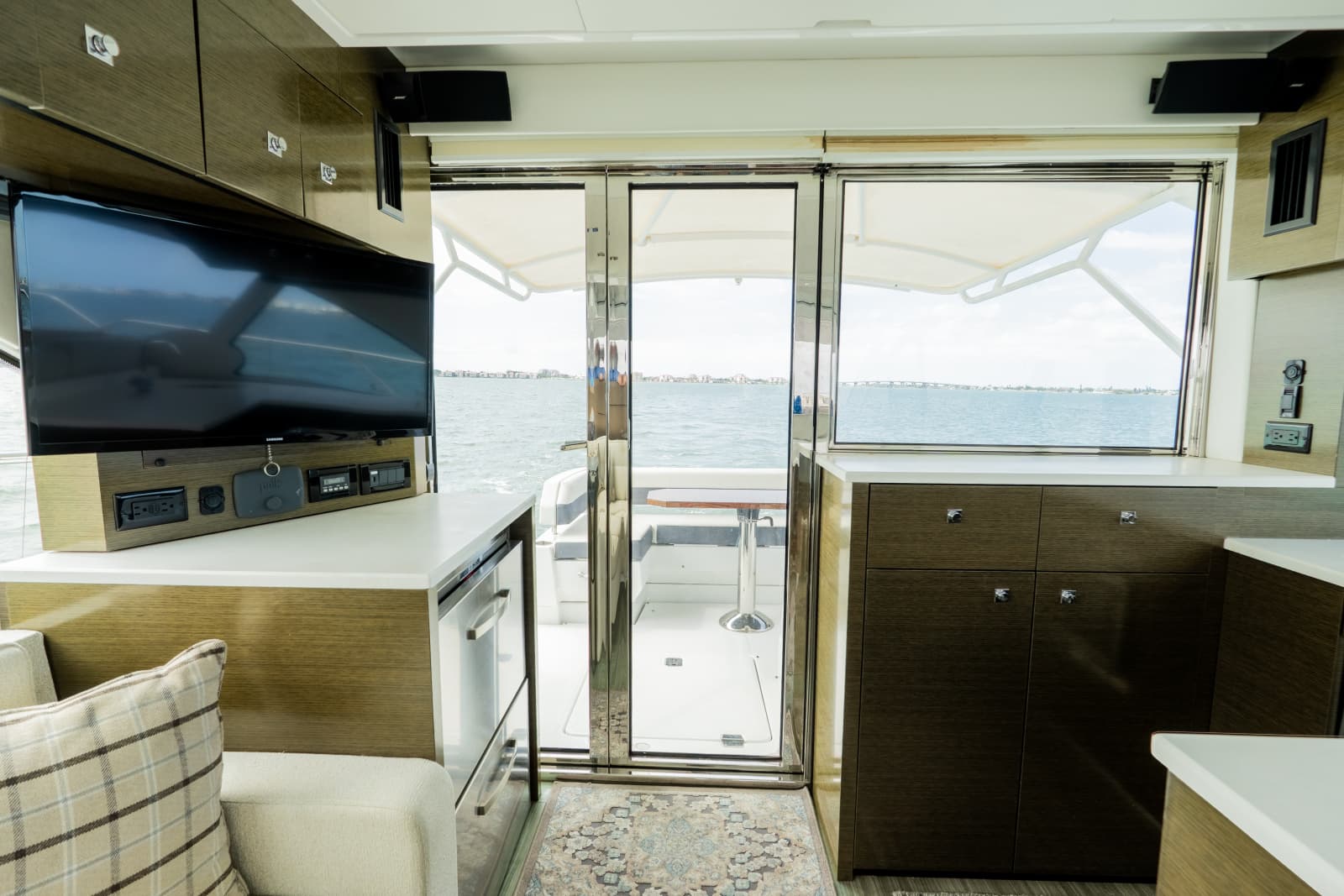 2018 Cruisers Yachts 50 CANTIUS - Photo 41