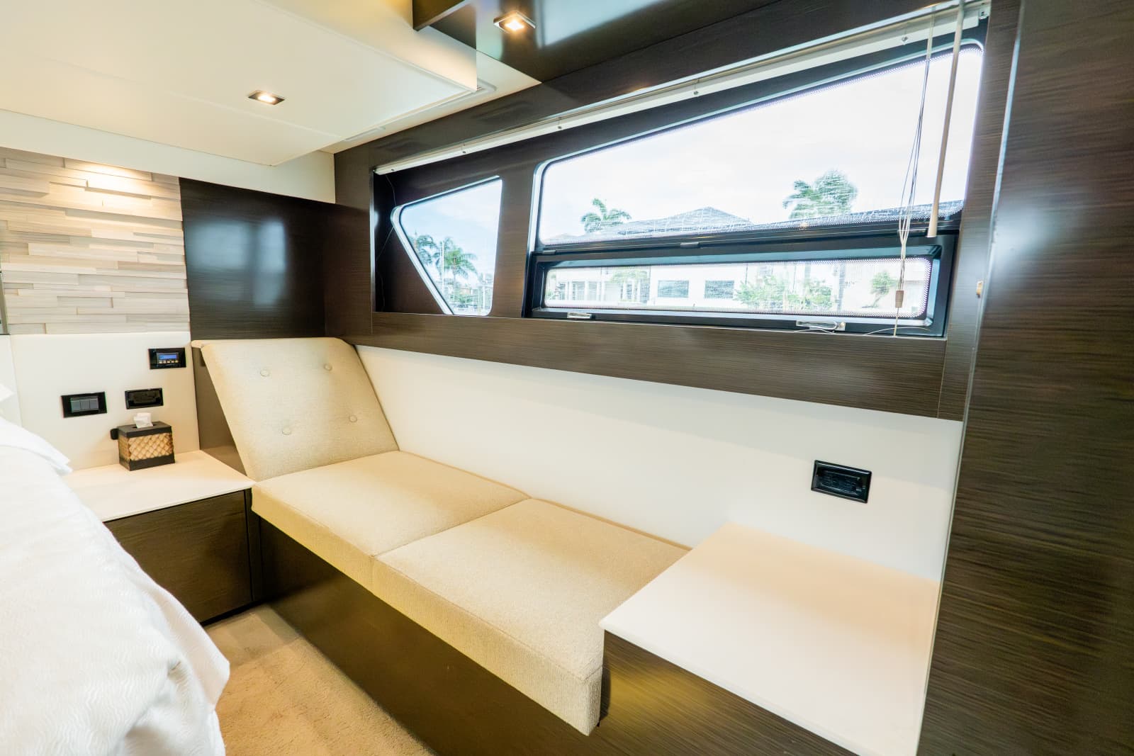 2018 Cruisers Yachts 50 CANTIUS - Photo 59
