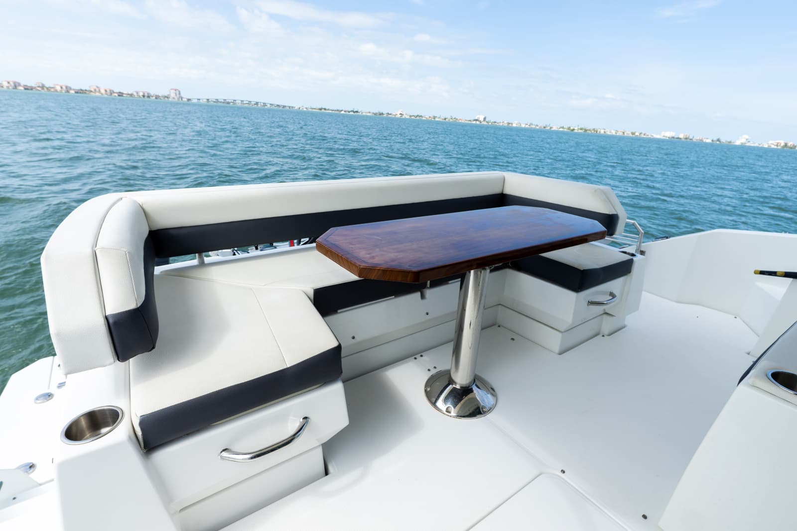2018 Cruisers Yachts 50 CANTIUS - Photo 33