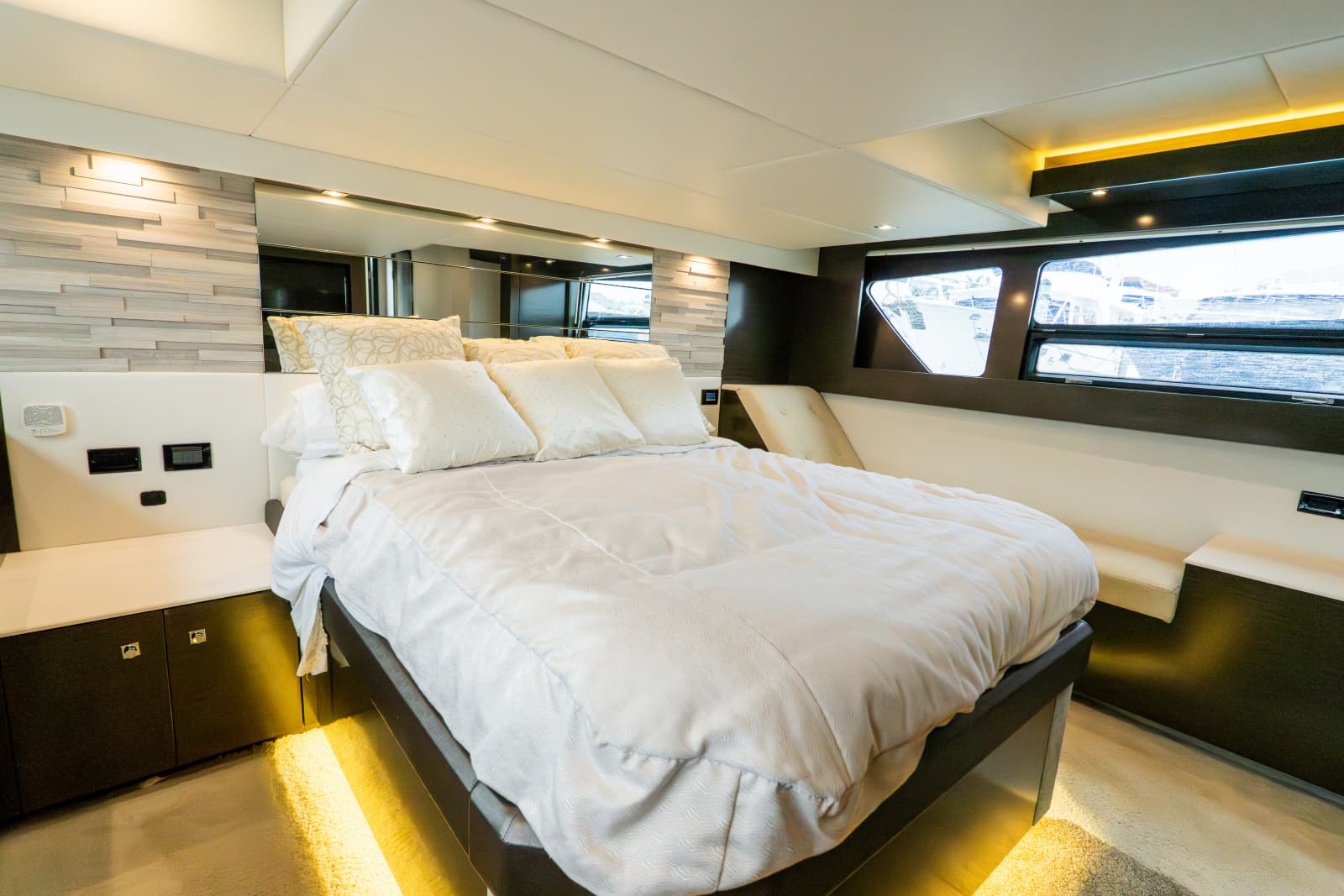 2018 Cruisers Yachts 50 CANTIUS - Photo 73