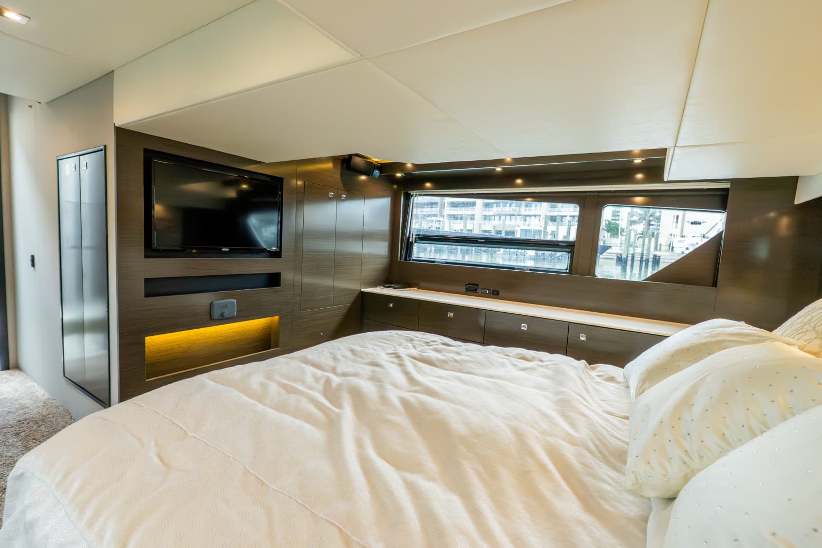 2018 Cruisers Yachts 50 CANTIUS - Photo 63