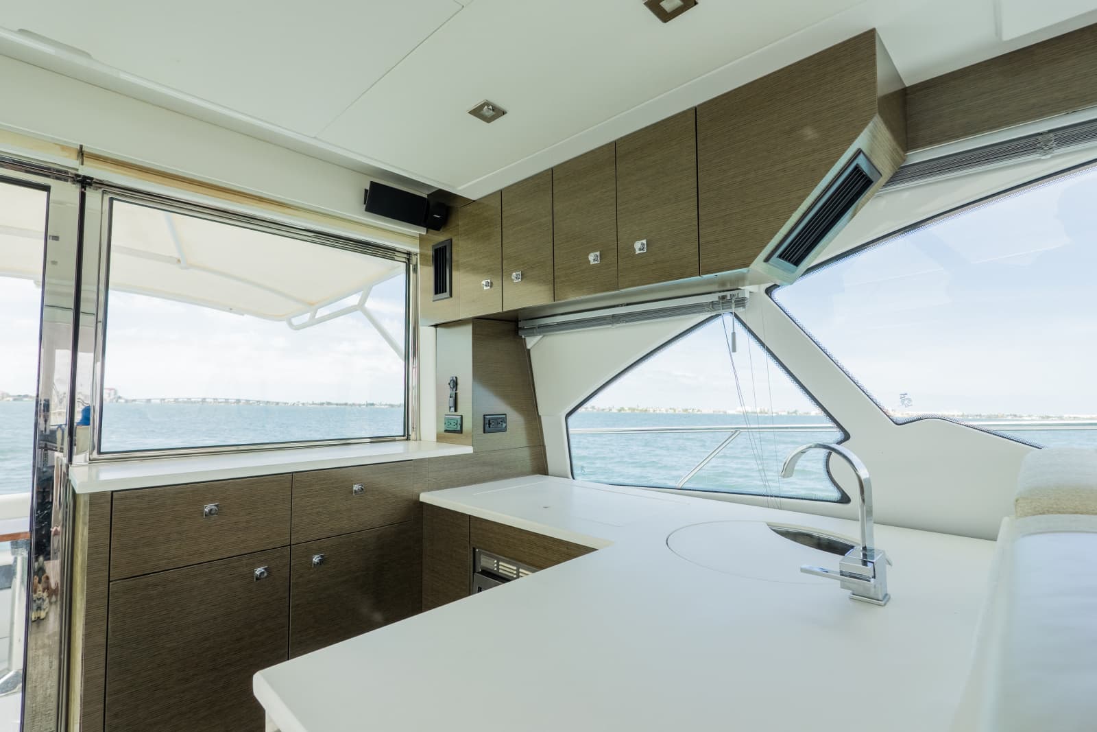 2018 Cruisers Yachts 50 CANTIUS - Photo 39