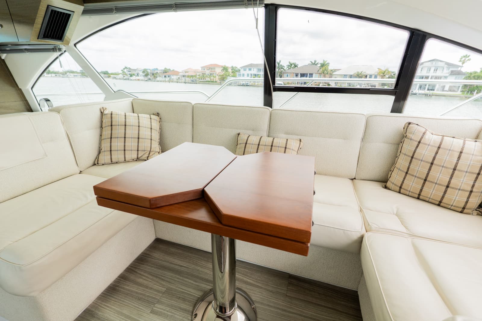 2018 Cruisers Yachts 50 CANTIUS - Photo 50