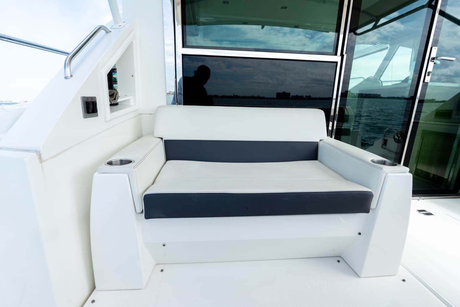 2018 Cruisers Yachts 50 CANTIUS - Photo 25