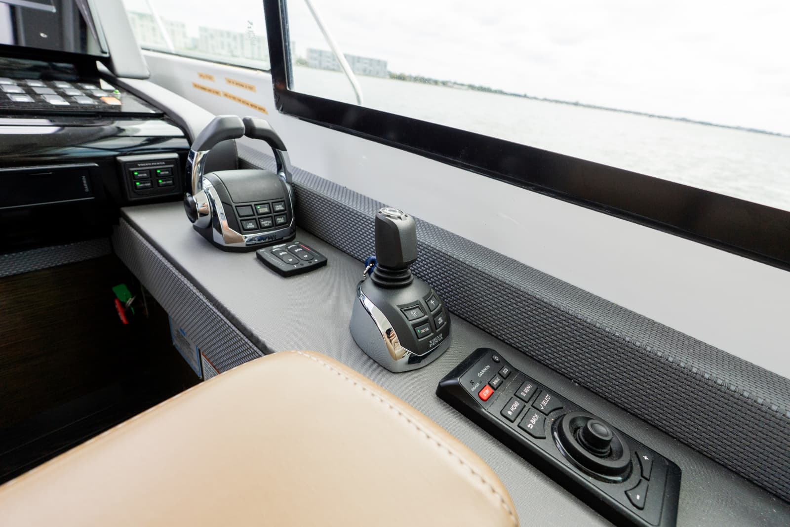 2018 Cruisers Yachts 50 CANTIUS - Photo 46