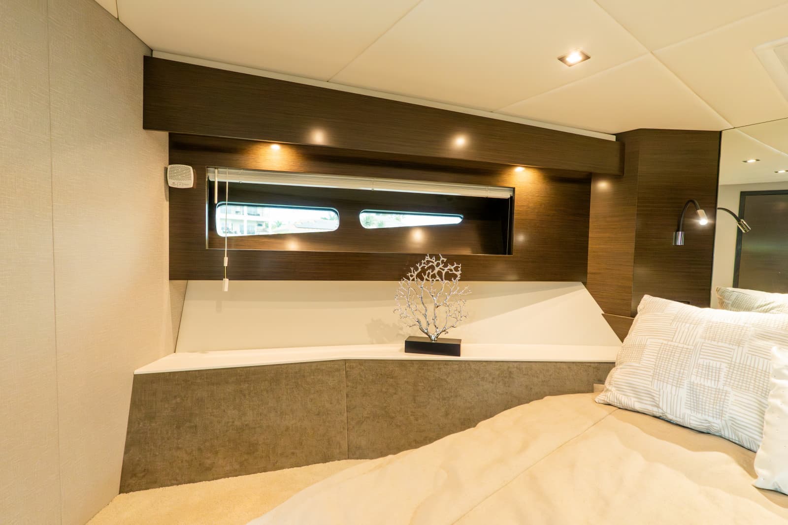 2018 Cruisers Yachts 50 CANTIUS - Photo 69
