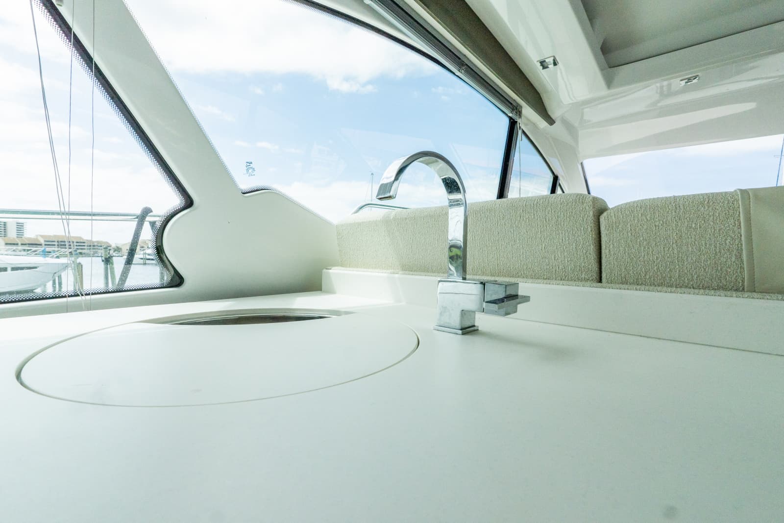 2018 Cruisers Yachts 50 CANTIUS - Photo 74