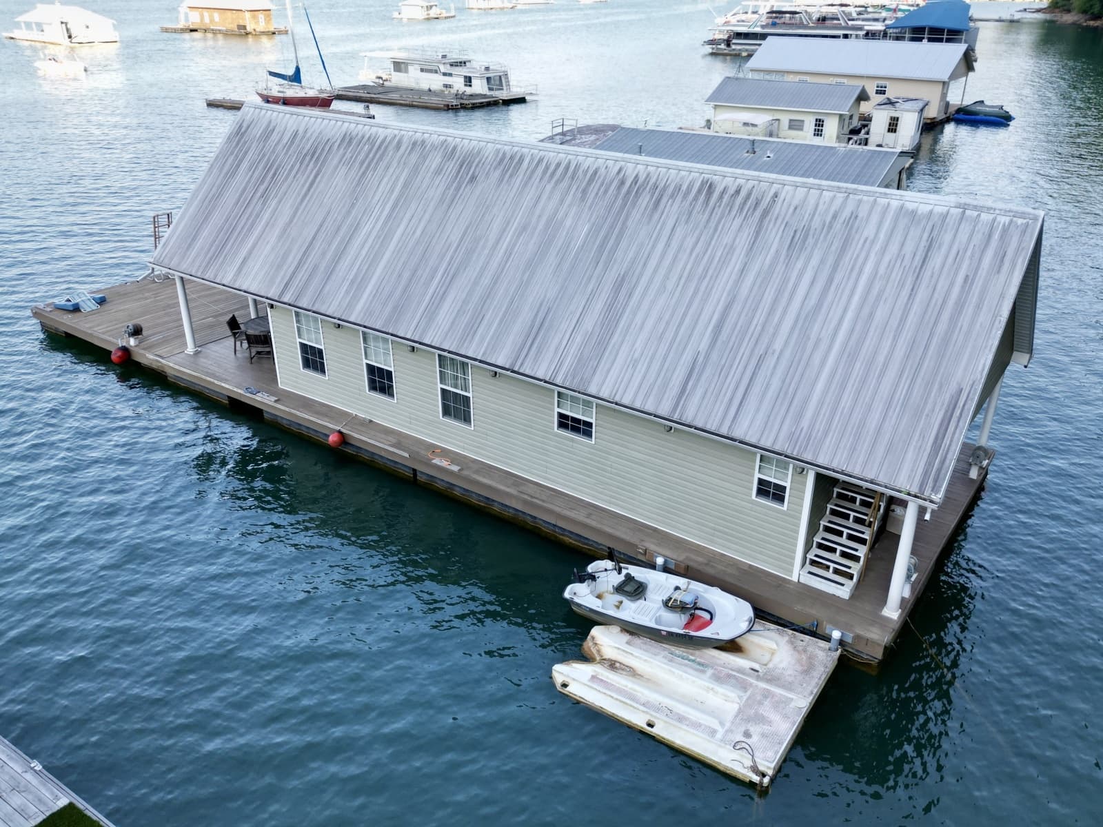 2006 Custom 20 x 43 Floating Cabin - Approx 812sqft - Photo 13