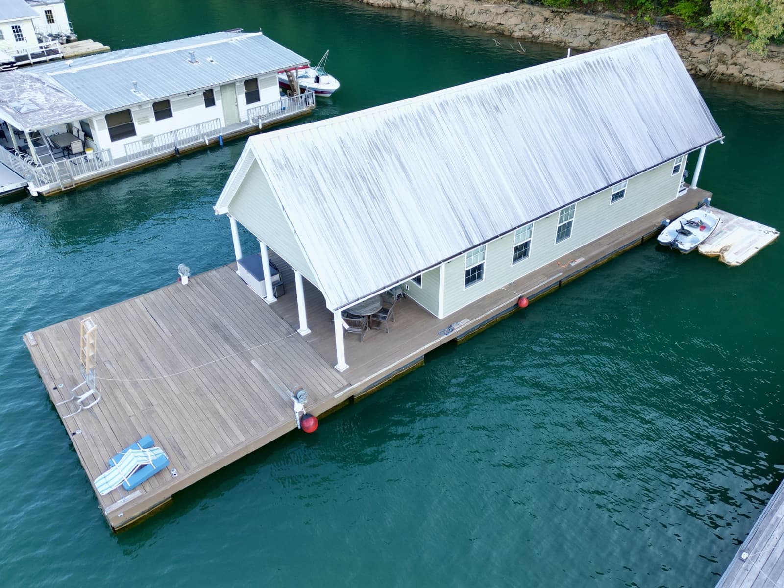 2006 Custom 20 x 43 Floating Cabin - Approx 812sqft - Photo 15