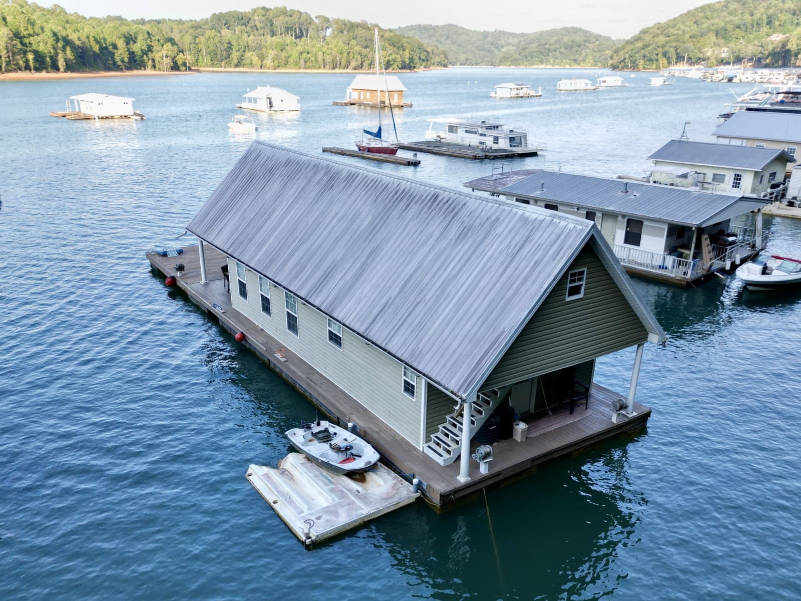 2006 Custom 20 x 43 Floating Cabin - Approx 812sqft - Photo 10