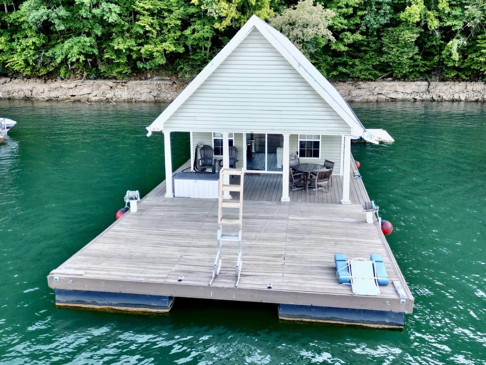 2006 Custom 20 x 43 Floating Cabin - Approx 812sqft - Photo 3