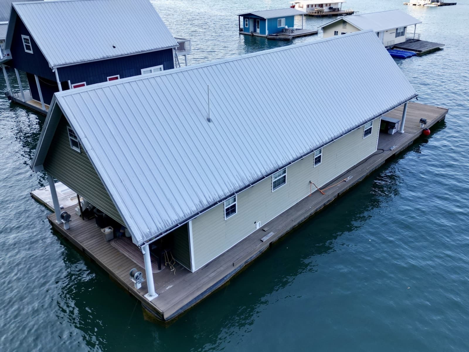 2006 Custom 20 x 43 Floating Cabin - Approx 812sqft - Photo 8