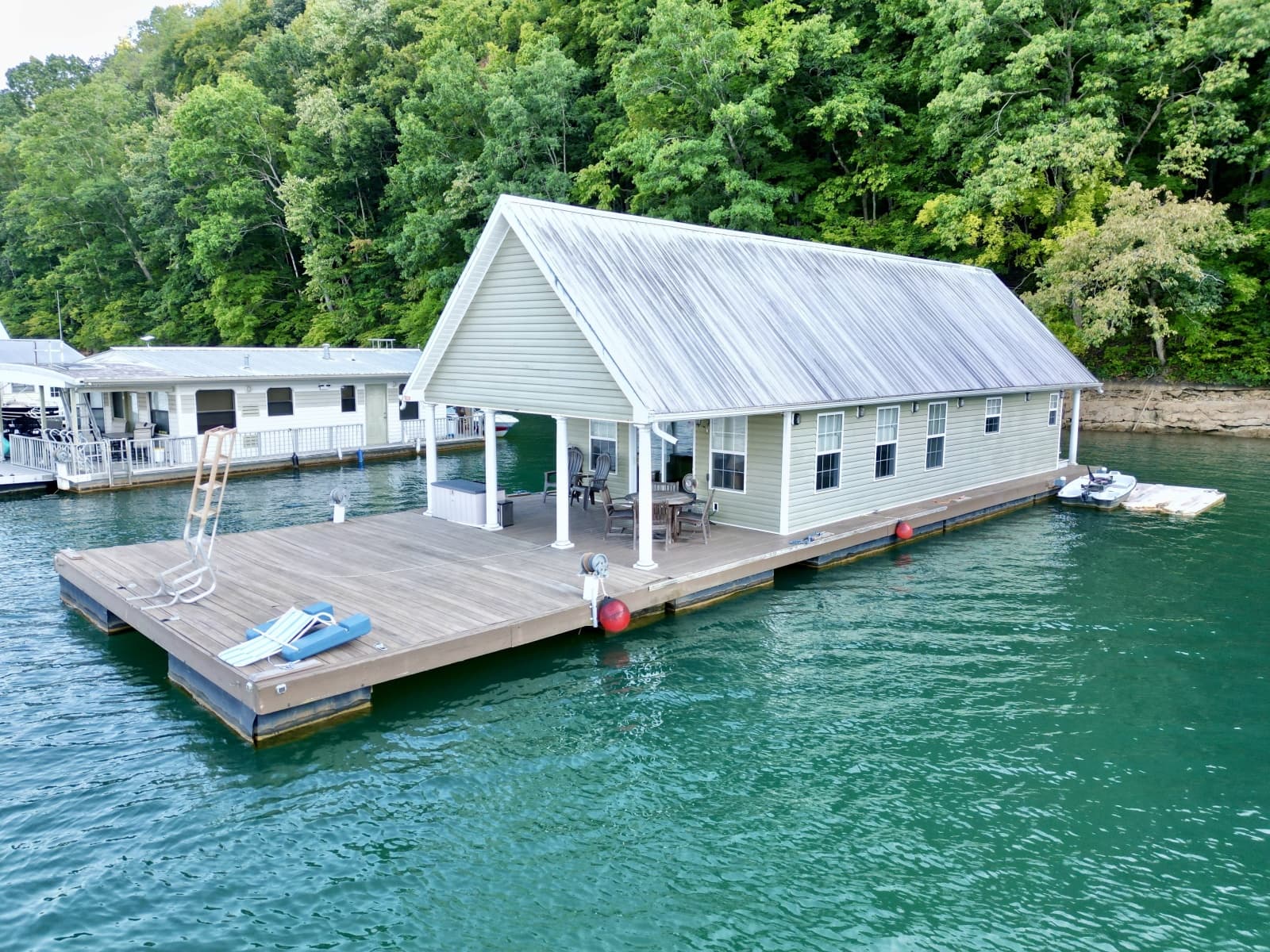 2006 Custom 20 x 43 Floating Cabin - Approx 812sqft - Photo 16