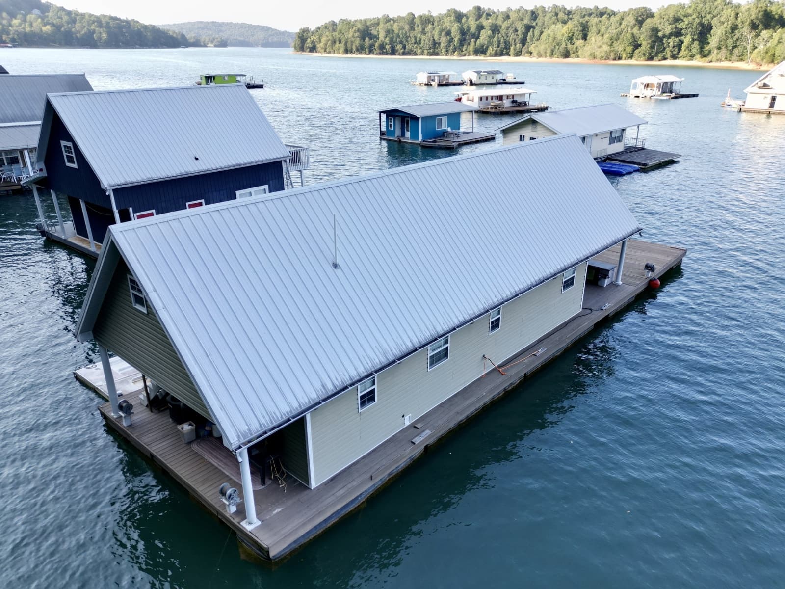 2006 Custom 20 x 43 Floating Cabin - Approx 812sqft - Photo 9