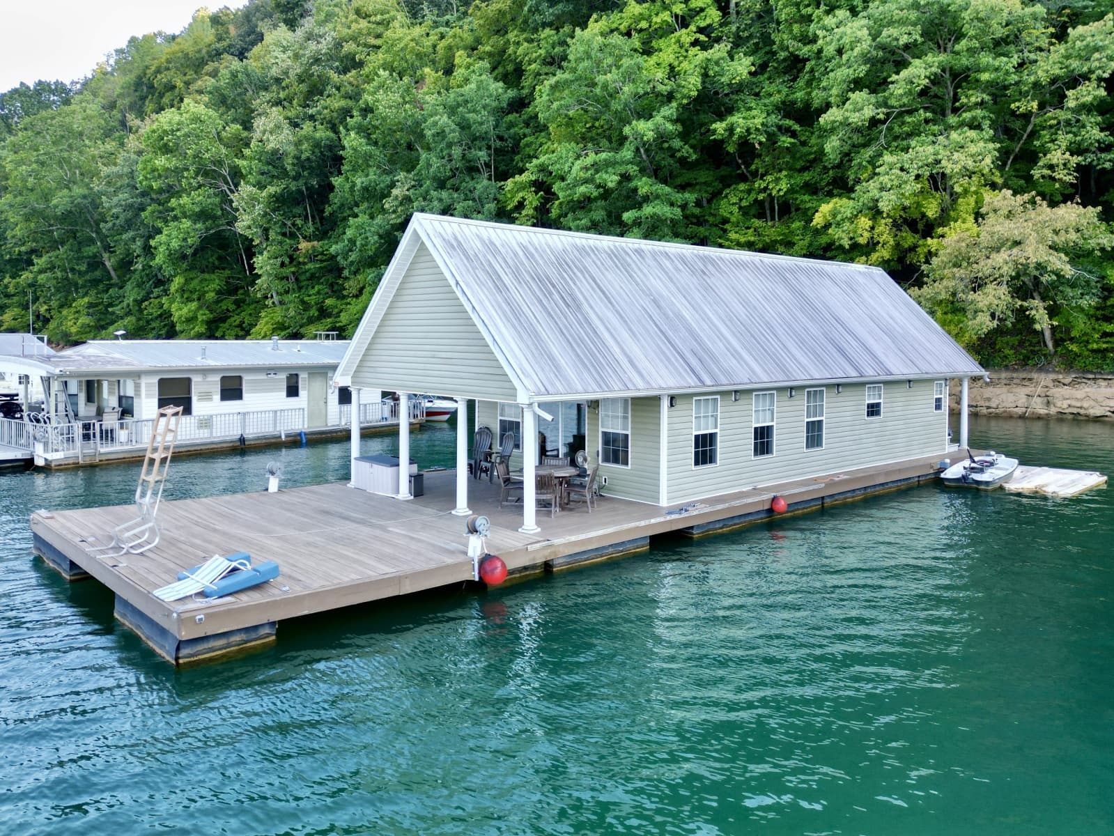 2006 Custom 20 x 43 Floating Cabin - Approx 812sqft - Photo 1