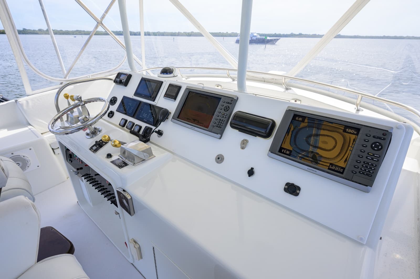 1992 Hatteras 46 Convertible - Photo 9