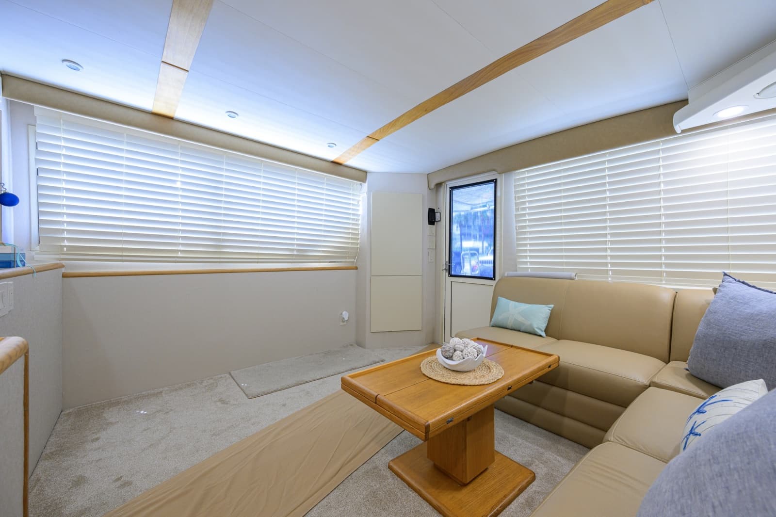 1992 Hatteras 46 Convertible - Photo 44