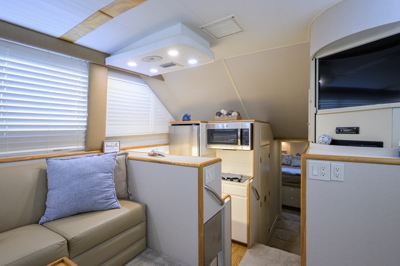 1992 Hatteras 46 Convertible - Photo 46