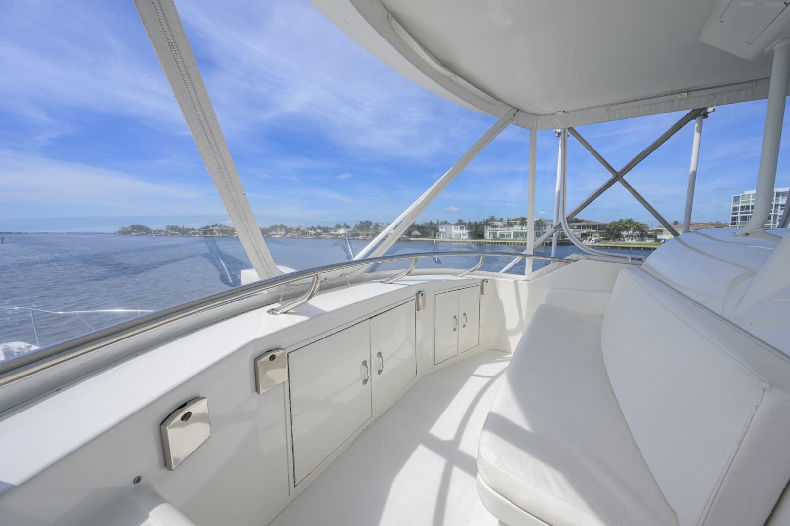1992 Hatteras 46 Convertible - Photo 15