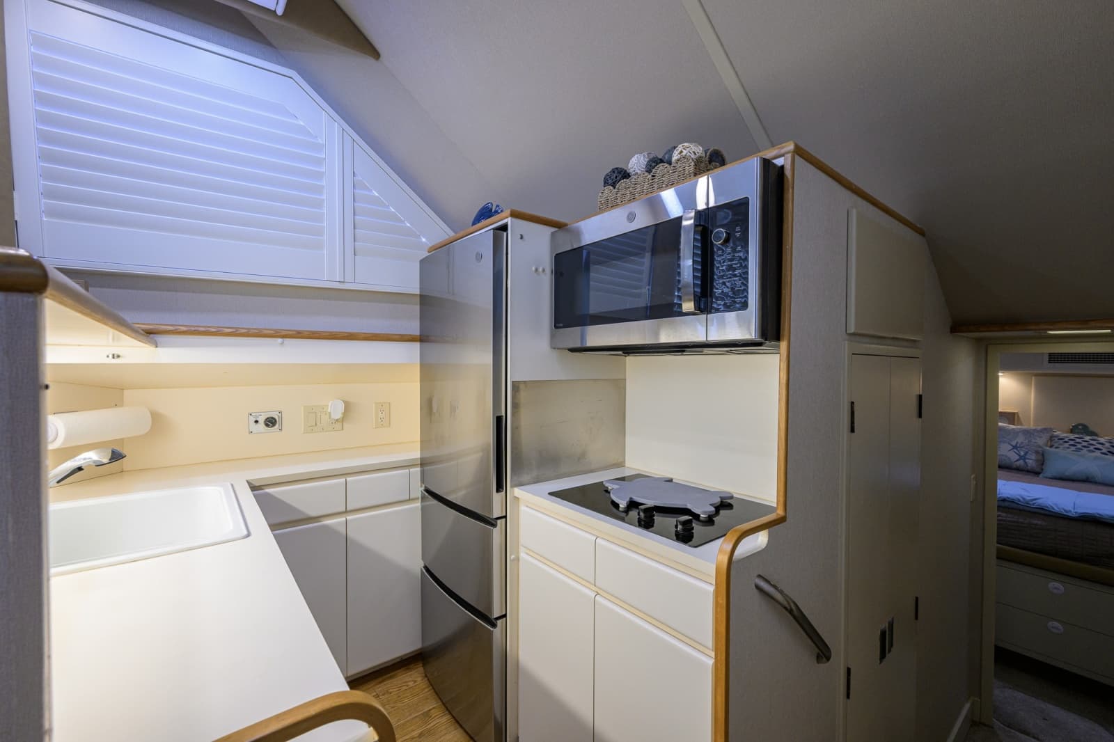 1992 Hatteras 46 Convertible - Photo 48