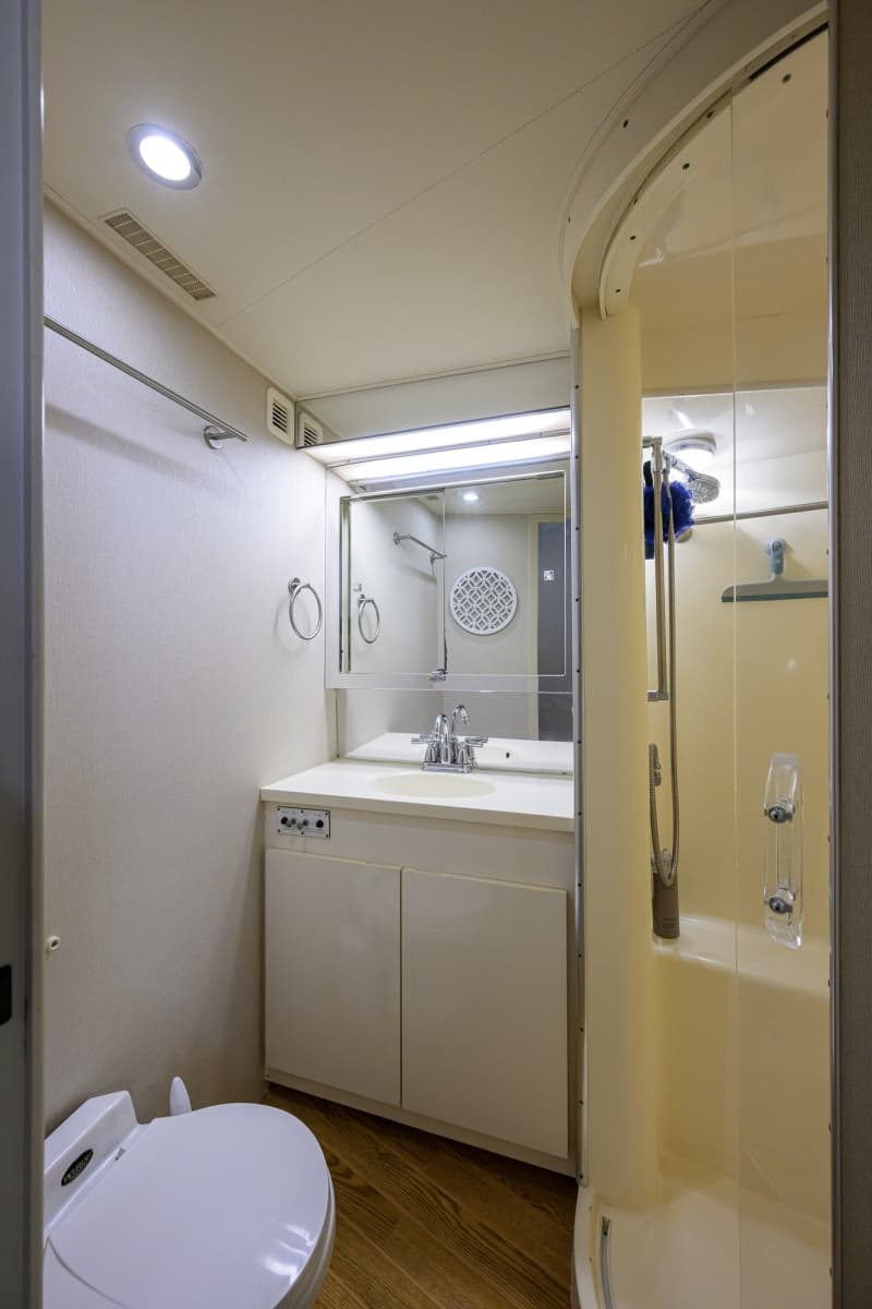 1992 Hatteras 46 Convertible - Photo 36