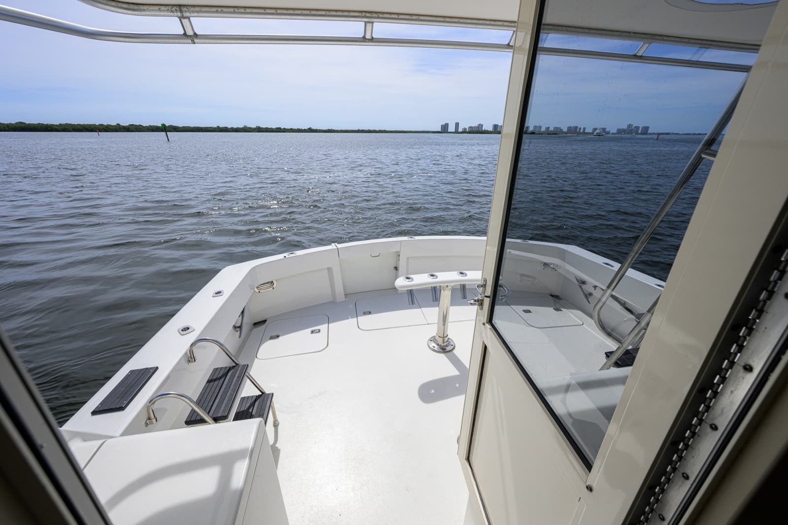 1992 Hatteras 46 Convertible - Photo 17
