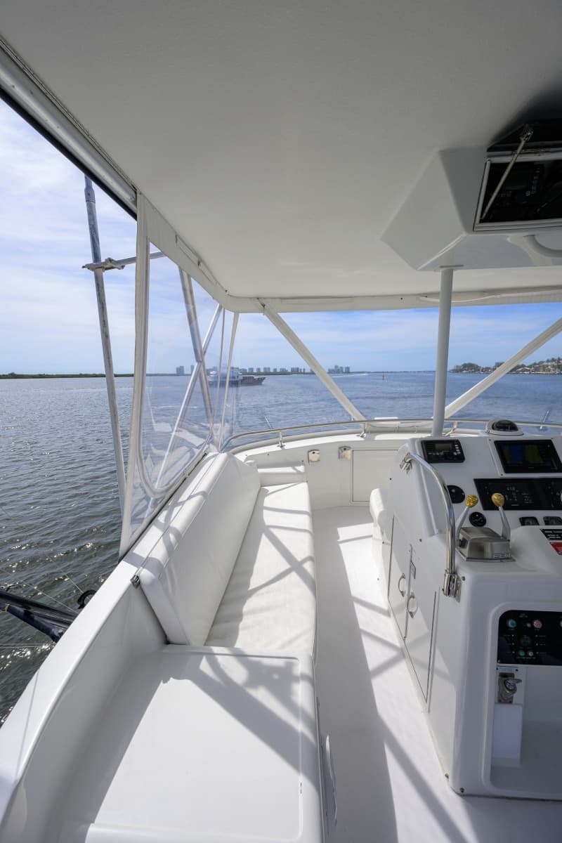1992 Hatteras 46 Convertible - Photo 13