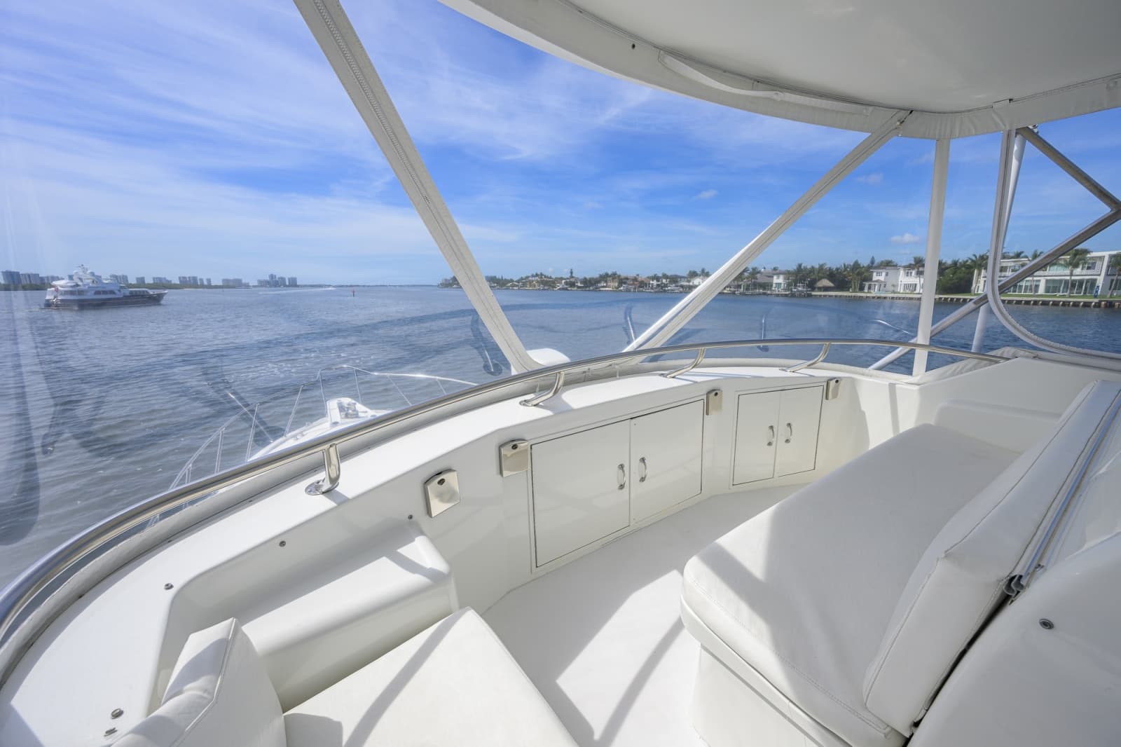 1992 Hatteras 46 Convertible - Photo 14