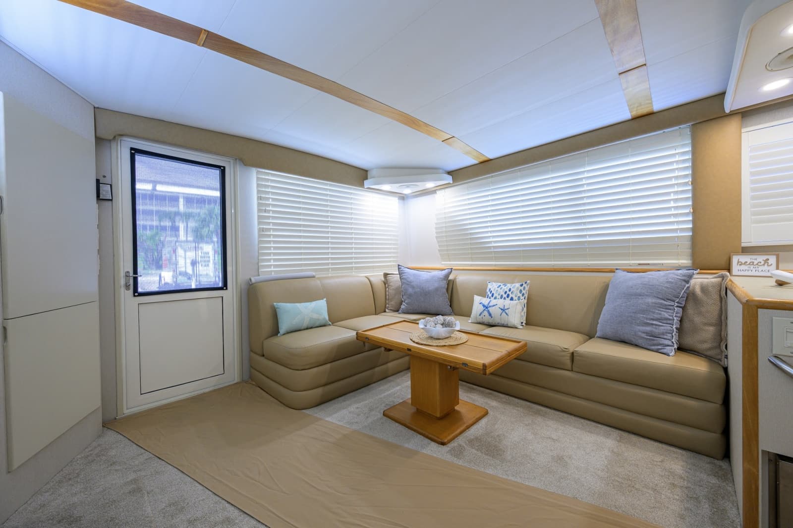 1992 Hatteras 46 Convertible - Photo 43