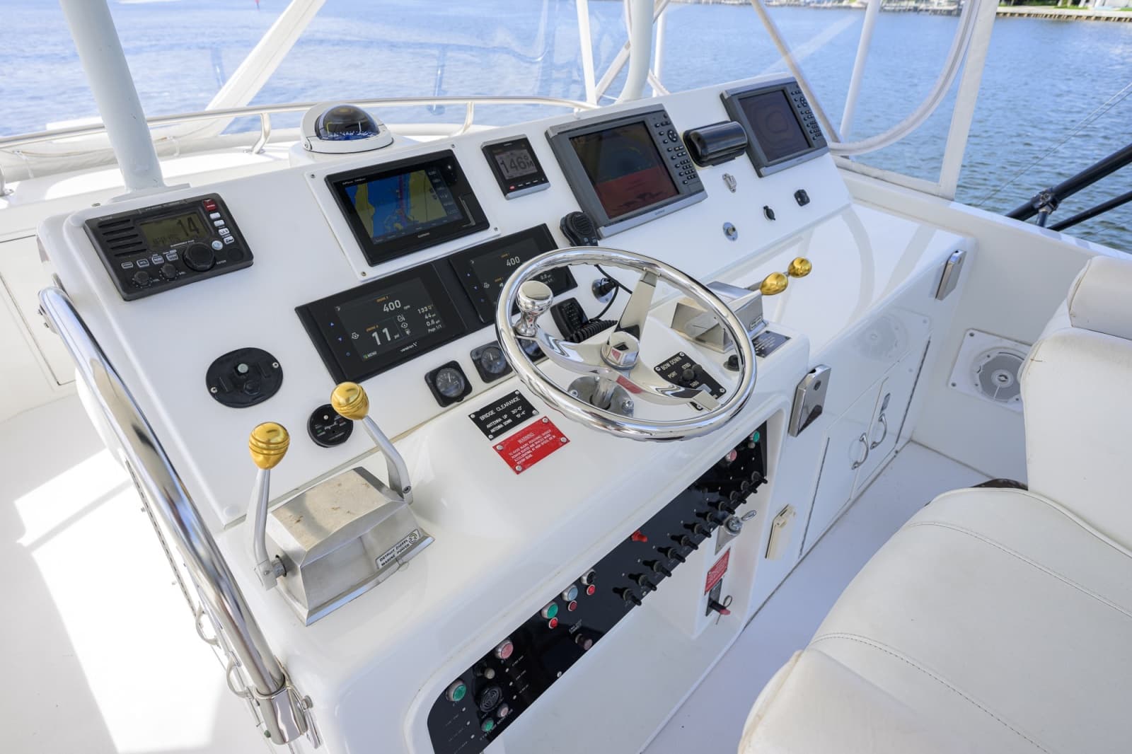 1992 Hatteras 46 Convertible - Photo 11