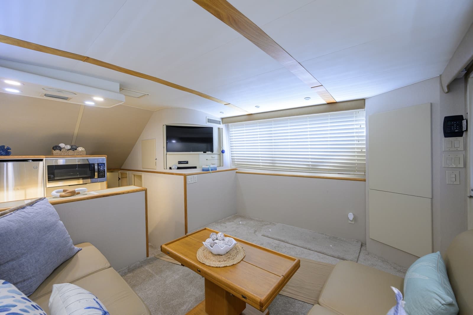 1992 Hatteras 46 Convertible - Photo 45